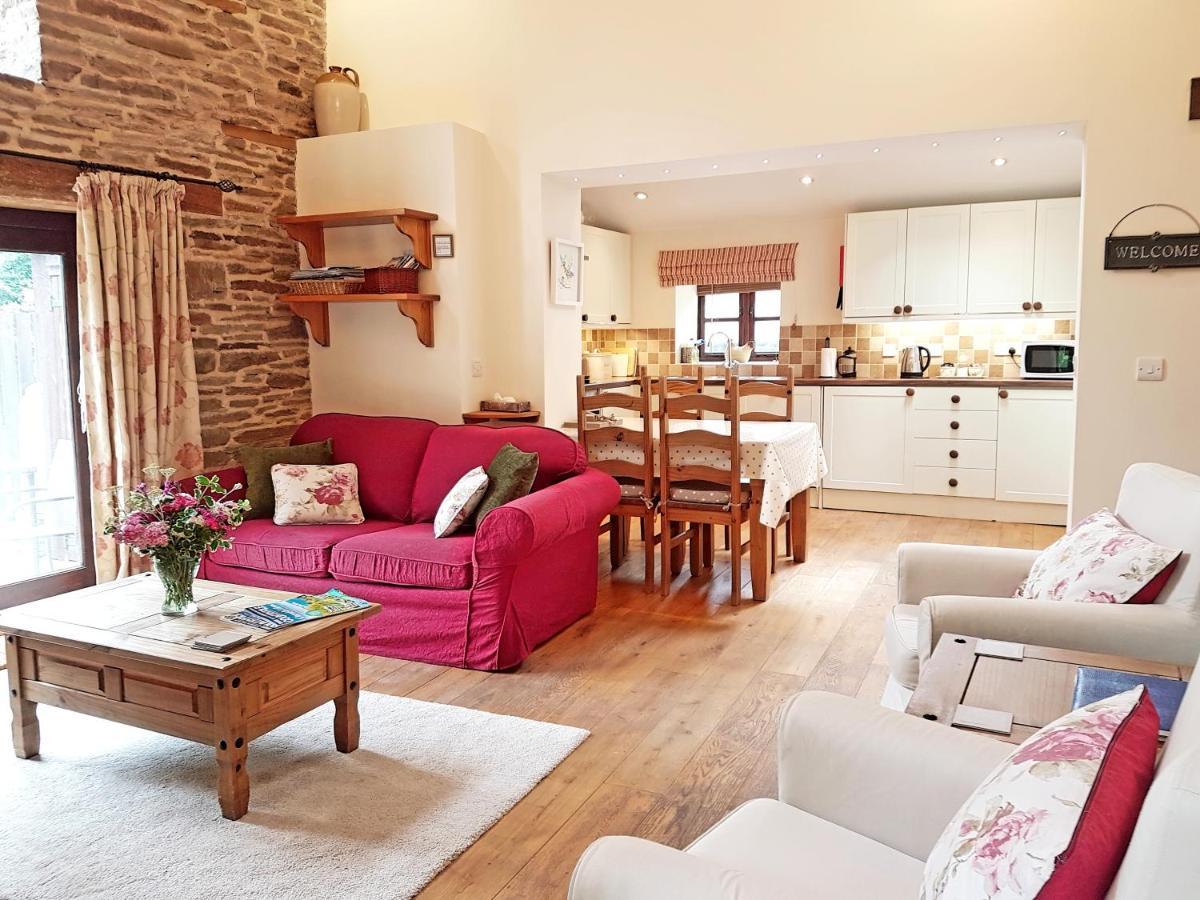 River Cottage@Cwm Mill - Riverside Family Holidays In The Black Mountains Hereford Extérieur photo