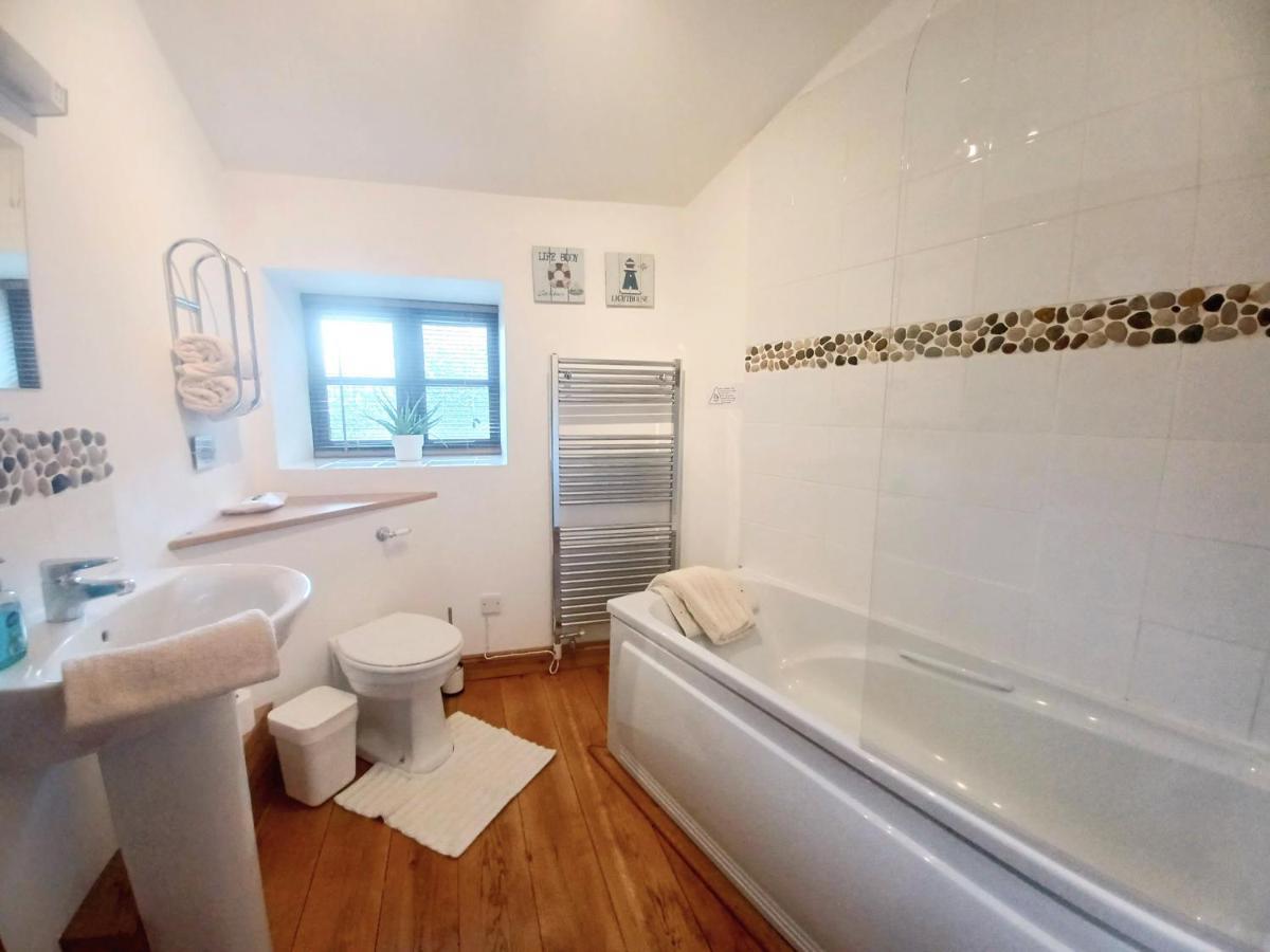 River Cottage@Cwm Mill - Riverside Family Holidays In The Black Mountains Hereford Extérieur photo