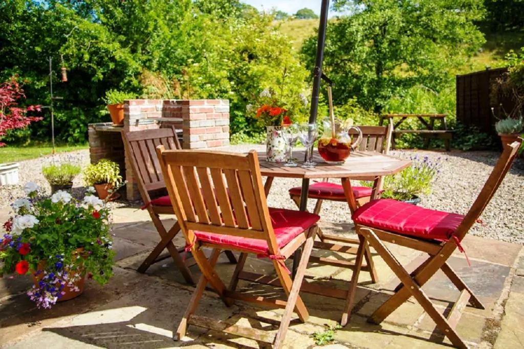 River Cottage@Cwm Mill - Riverside Family Holidays In The Black Mountains Hereford Extérieur photo
